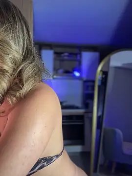 Snapshot of SaraFerreira chatting on 22, 10, 2025 SaraFerreira online show from 22, 10, 2025