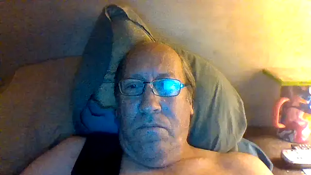 Snapshot of hornyrich69 chatting on 4, 6, 2026 hornyrich69 online show from 4, 6, 2026