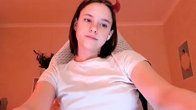 Snapshot of Britney_Ross chatting on 6, 3, 2026 Britney Ross online show from 6, 3, 2026