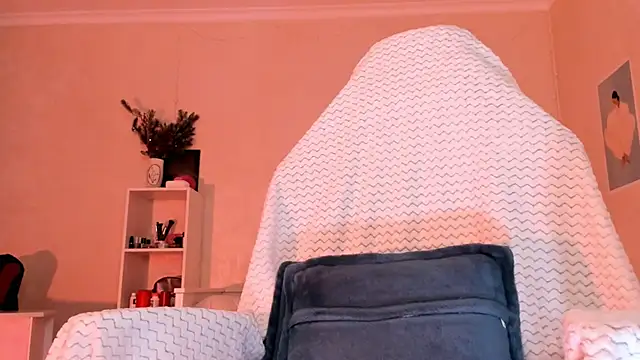 Snapshot of Britney_Ross chatting on 10, 3, 2026 Britney Ross online show from 10, 3, 2026