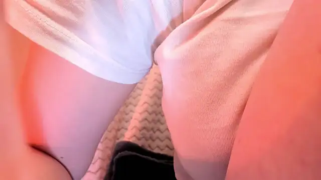 Snapshot of Britney_Ross chatting on 6, 4, 2026 Britney Ross online show from 6, 4, 2026