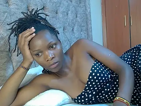 Naughty Girl17 online show from 13, 2, 2025