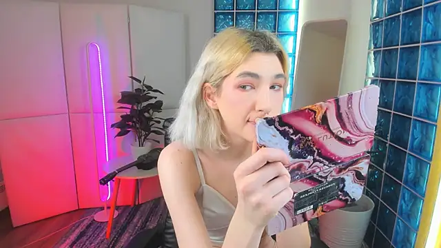 Snapshot of Mia_Cheers chatting on 25, 2, 2025 Mia Cheers online show from 25, 2, 2025