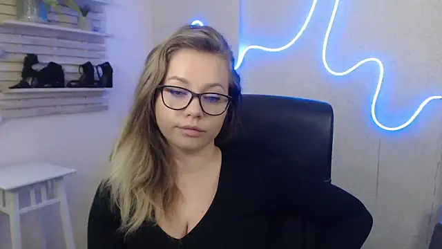 holly xglam online show from 29, 1, 2025