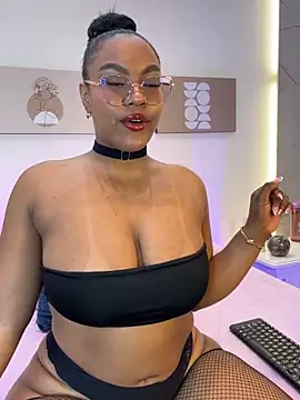 Snapshot of Esmeralda_Duarte chatting on 5, 3, 2026 Esmeralda Duarte online show from 5, 3, 2026