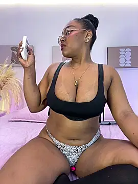 Snapshot of Esmeralda_Duarte chatting on 14, 4, 2026 Esmeralda Duarte online show from 14, 4, 2026