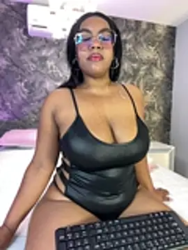 Snapshot of Esmeralda_Duarte chatting on 12, 7, 2026 Esmeralda Duarte online show from 12, 7, 2026