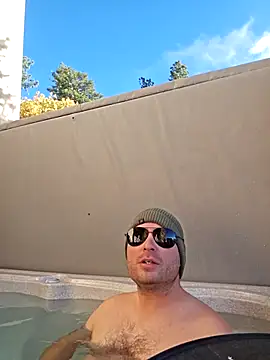 Snapshot of JeepinAround chatting on 14, 10, 2025 JeepinAround online show from 14, 10, 2025