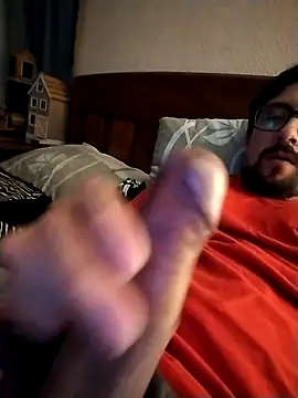 Snapshot of AwokePet chatting on 2, 11, 2025 AwokePet online show from 2, 11, 2025