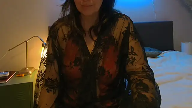 Snapshot of Ella_Next_Door chatting on 9, 2, 2025 Ella Next Door online show from 9, 2, 2025