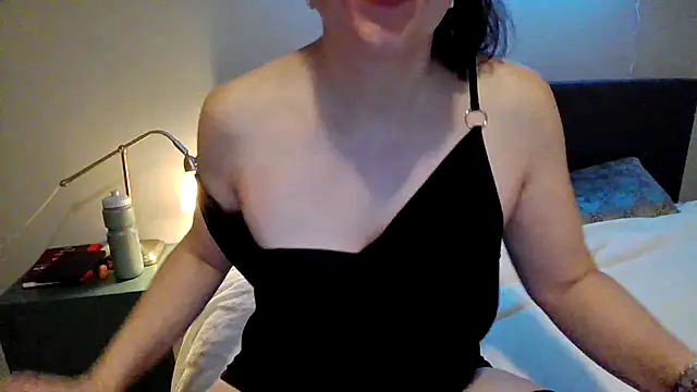 Snapshot of Ella_Next_Door chatting on 18, 3, 2025 Ella Next Door online show from 18, 3, 2025