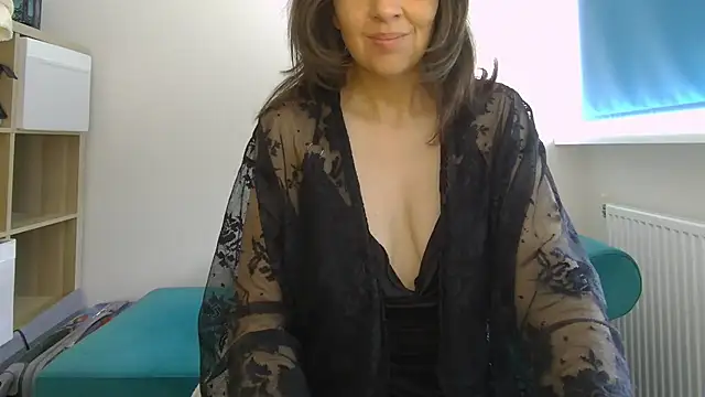 Snapshot of Ella_Next_Door chatting on 15, 5, 2026 Ella Next Door online show from 15, 5, 2026