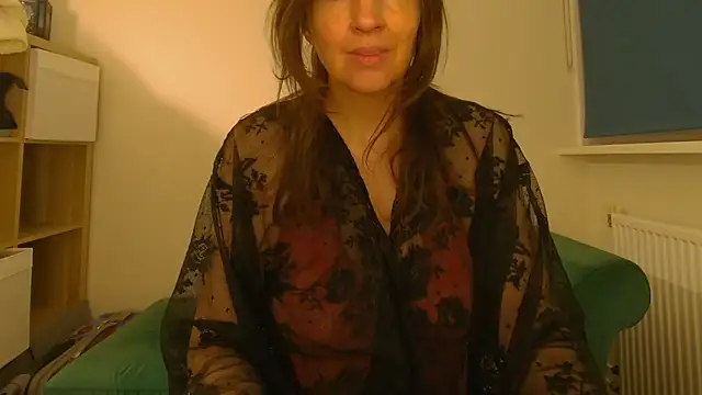 Snapshot of Ella_Next_Door chatting on 17, 5, 2026 Ella Next Door online show from 17, 5, 2026