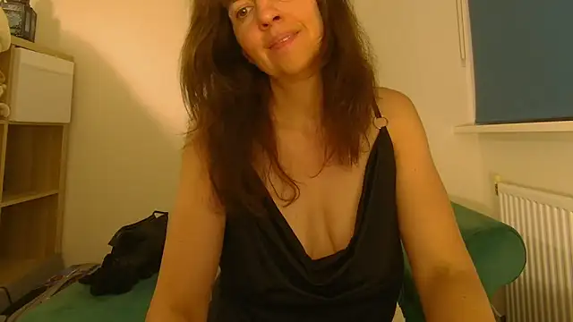 Snapshot of Ella_Next_Door chatting on 29, 5, 2026 Ella Next Door online show from 29, 5, 2026