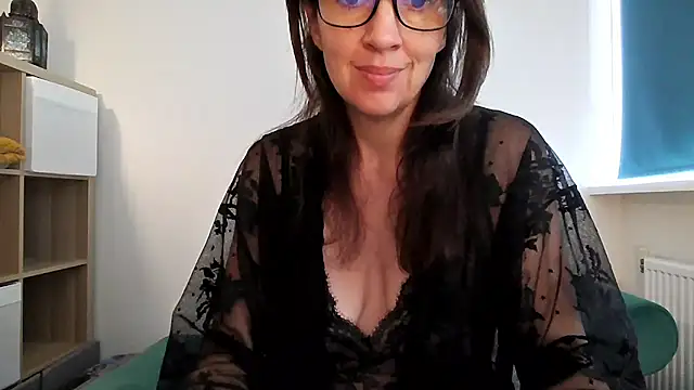 Snapshot of Ella_Next_Door chatting on 12, 7, 2026 Ella Next Door online show from 12, 7, 2026