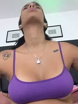 Snapshot of DeuxGold chatting on 14, 11, 2025 DeuxGold online show from 14, 11, 2025