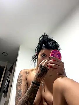 Snapshot of DeuxGold chatting on 18, 11, 2025 DeuxGold online show from 18, 11, 2025