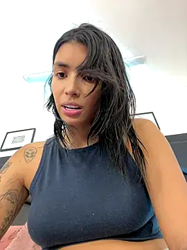 Snapshot of DeuxGold chatting on 4, 12, 2025 DeuxGold online show from 4, 12, 2025