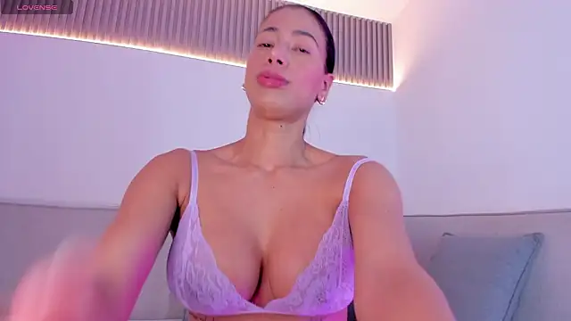 Snapshot of jasminehill_ chatting on 16, 1, 2026 jasminehill online show from 16, 1, 2026