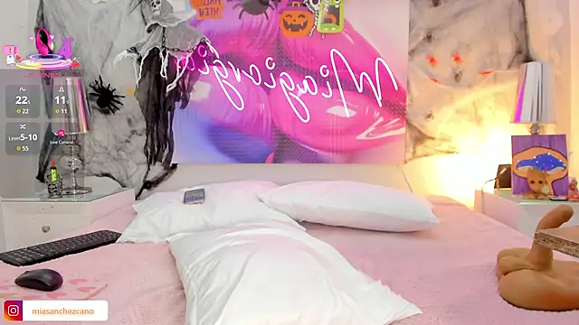 Miagiorgia  online show from 15, 10, 2025