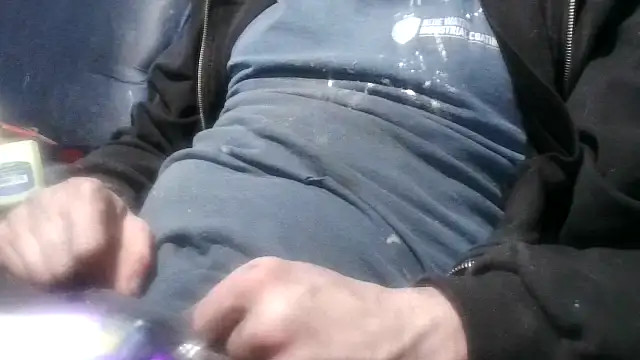 Snapshot of robeaulieu02 chatting on 28, 1, 2025 robeaulieu02 online show from 28, 1, 2025