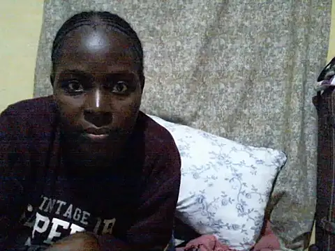 Snapshot of ara_bella chatting on 3, 10, 2025 ara bella online show from 3, 10, 2025