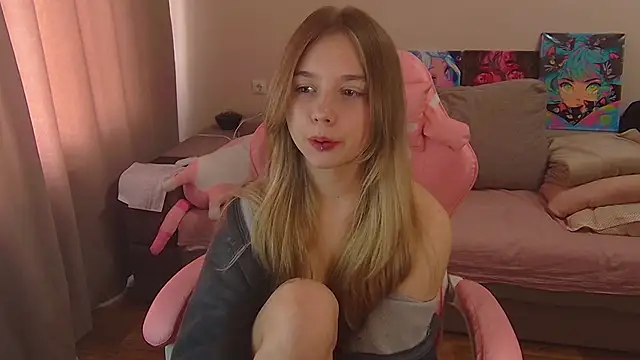 Snapshot of Olivka_Grr chatting on 18, 9, 2025 Olivka Grr online show from 18, 9, 2025