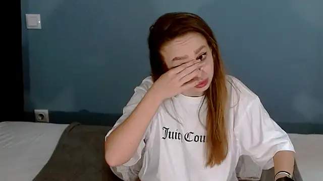 Snapshot of AnnaMaee chatting on 12, 1, 2025 AnnaMaee online show from 12, 1, 2025