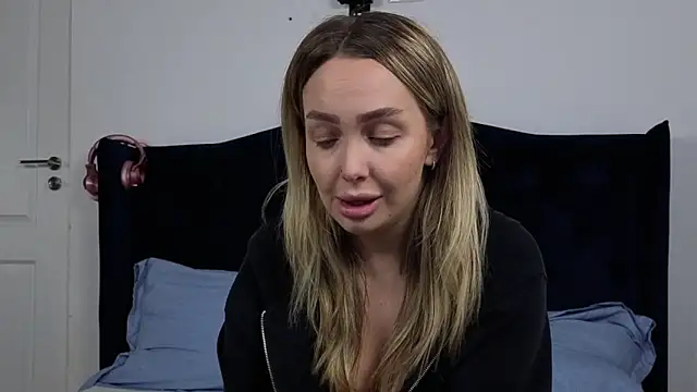 AnnaMaee online show from 19, 11, 2025