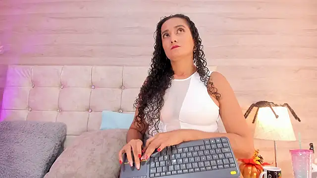 Snapshot of Holyjacky_ chatting on 26, 10, 2025 Holyjacky online show from 26, 10, 2025