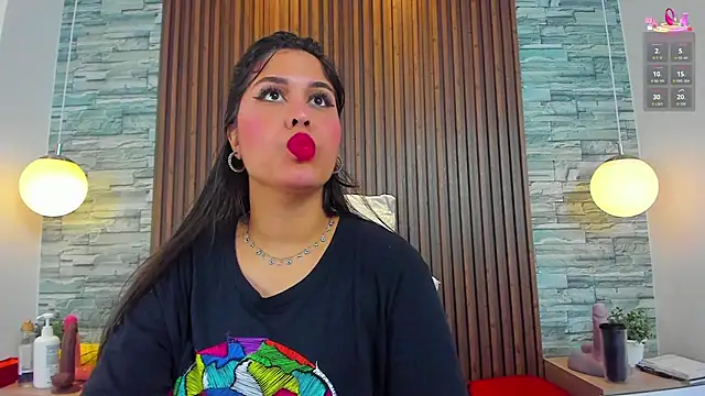 Snapshot of alannavidal chatting on 5, 11, 2025 alannavidal online show from 5, 11, 2025