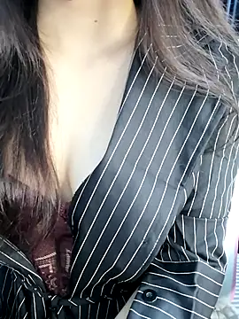 Snapshot of _Linez_ chatting on 27, 9, 2025  Linez  online show from 27, 9, 2025