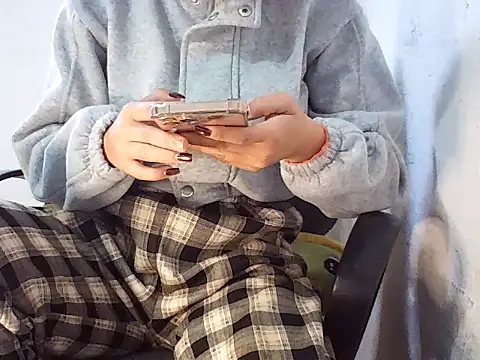 Snapshot of Haralushiaaax chatting on 23, 12, 2025 Haralushiaaax online show from 23, 12, 2025