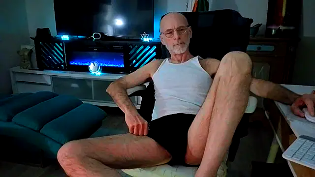 Snapshot of Towndude123 chatting on 23, 4, 2026 Towndude123 online show from 23, 4, 2026