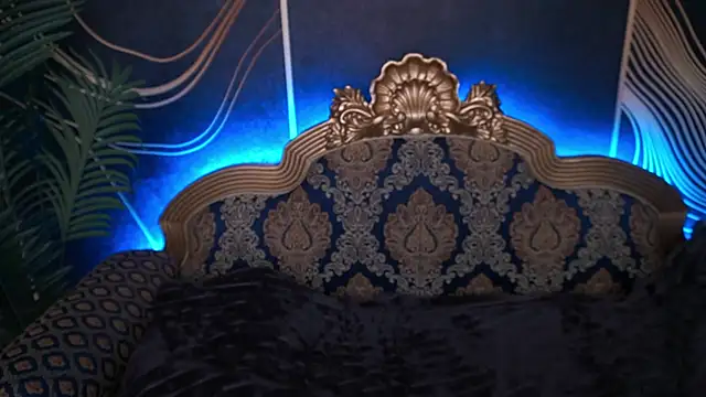 MagicPeachh  online show from 4, 11, 2025