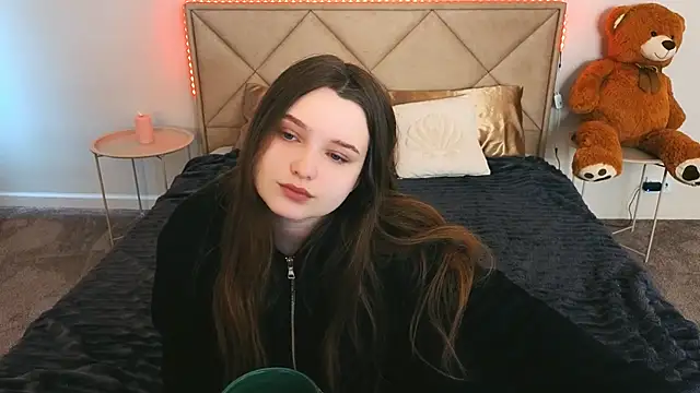 Snapshot of MagicPeachh_ chatting on 8, 4, 2026 MagicPeachh online show from 8, 4, 2026