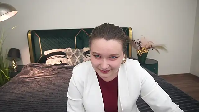 Snapshot of MagicPeachh_ chatting on 7, 7, 2026 MagicPeachh online show from 7, 7, 2026
