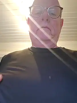 Snapshot of andrejoyfull64 chatting on 18, 2, 2026 andrejoyfull64 online show from 18, 2, 2026