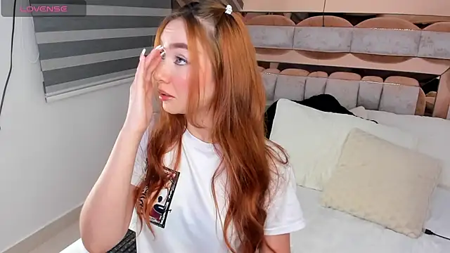 Snapshot of CamiiLovers chatting on 21, 1, 2025 CamiiLovers online show from 21, 1, 2025