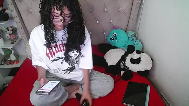 Snapshot of CherieCurl chatting on 16, 12, 2025 CherieCurl online show from 16, 12, 2025