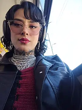 Snapshot of taaylor33 chatting on 9, 2, 2026 taaylor33 online show from 9, 2, 2026