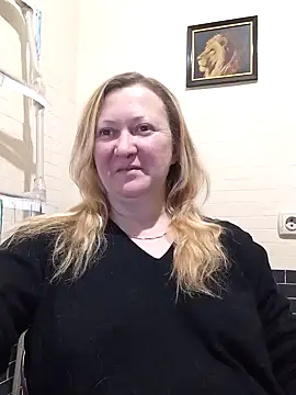 Snapshot of blondyaguar chatting on 14, 11, 2025 blondyaguar online show from 14, 11, 2025