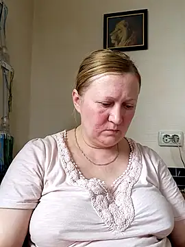 Snapshot of blondyaguar chatting on 3, 4, 2026 blondyaguar online show from 3, 4, 2026