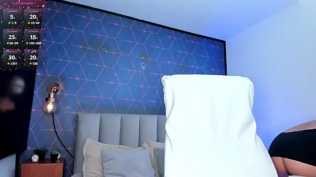 Chloe fischer  online show from 22, 1, 2025