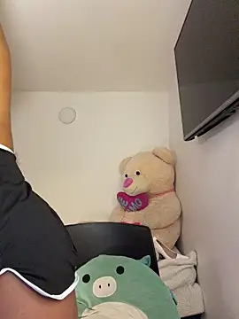 Kimm khalifa online show from 3, 4, 2026