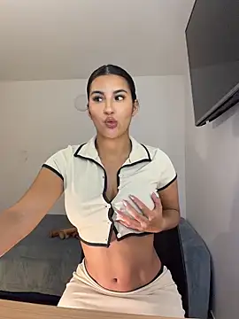 Kimm khalifa online show from 9, 6, 2026