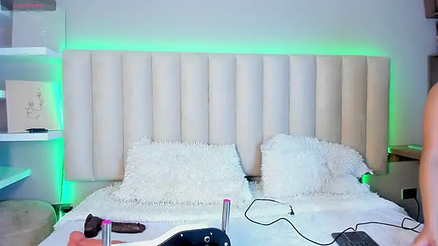 Snapshot of Sally__Walker chatting on 7, 10, 2025 Sally Walker online show from 7, 10, 2025