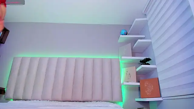 Snapshot of Sally__Walker chatting on 9, 10, 2025 Sally Walker online show from 9, 10, 2025