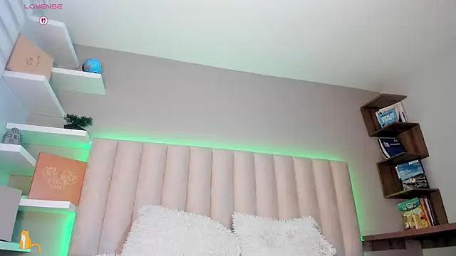 Snapshot of Sally__Walker chatting on 16, 10, 2025 Sally Walker online show from 16, 10, 2025