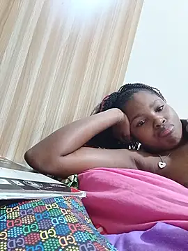 Snapshot of queen_rae chatting on 22, 5, 2026 queen rae online show from 22, 5, 2026